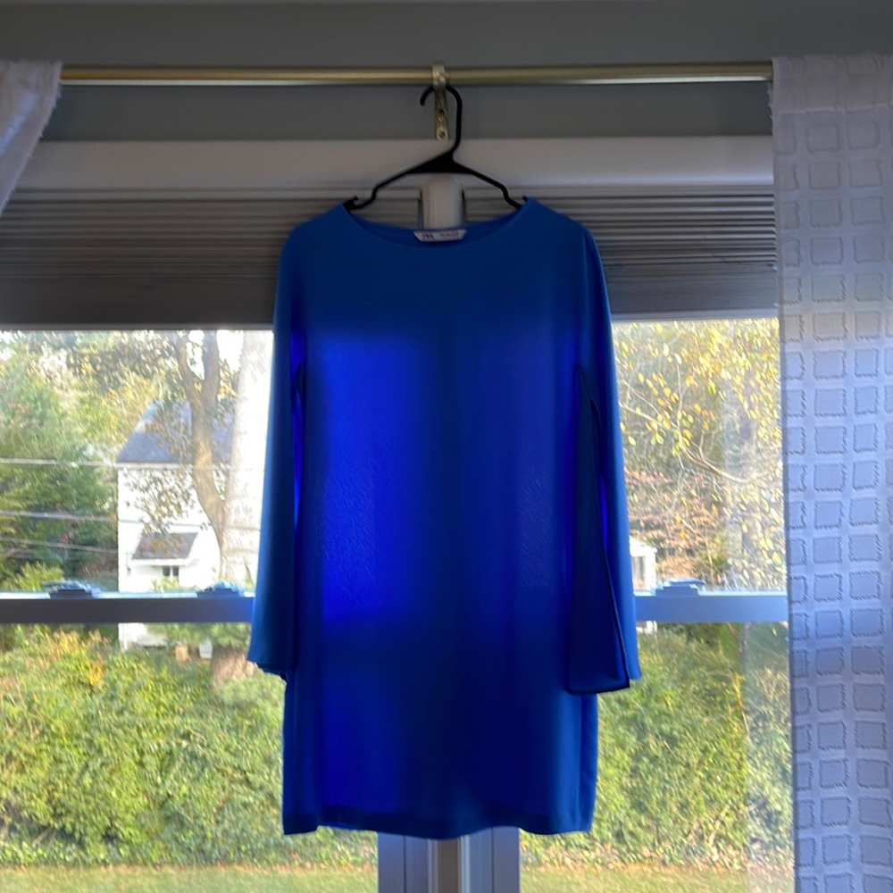 Zara - split sleeve cape dress in a beautiful blue. Small.
